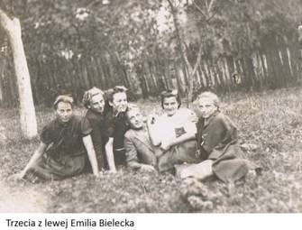 3 od lewej Emilia Bielecka.jpg
